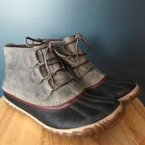 Sorel Out N About Leather Duck Boots